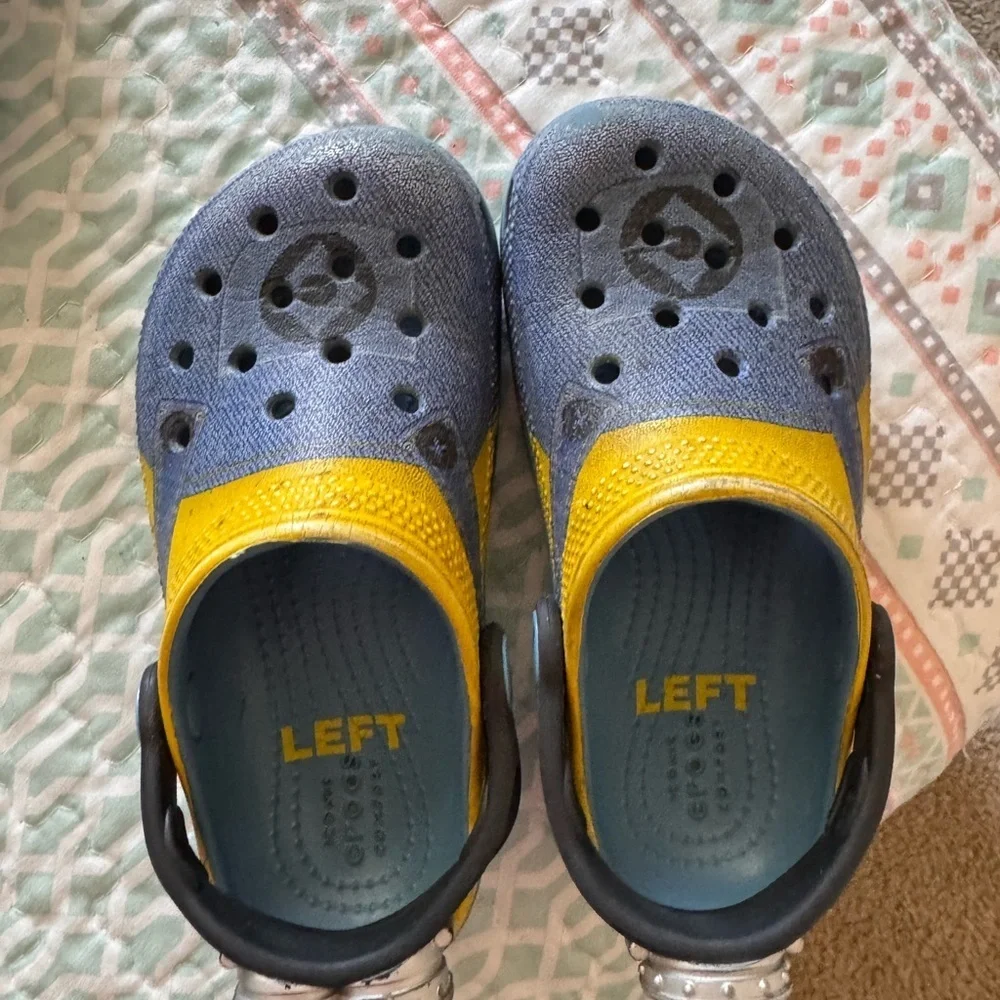 Kids minions crocs